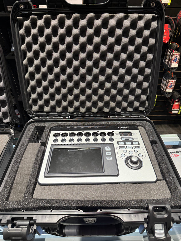 USED - LIKE NEW - QSC Touchmix 8 w/ Gator Titan Series Case